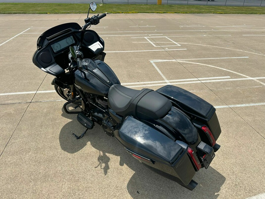 2024 Harley-Davidson Road Glide™ Vivid Black