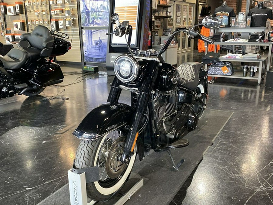 2019 Harley-Davidson Softail FLHC - Heritage Classic