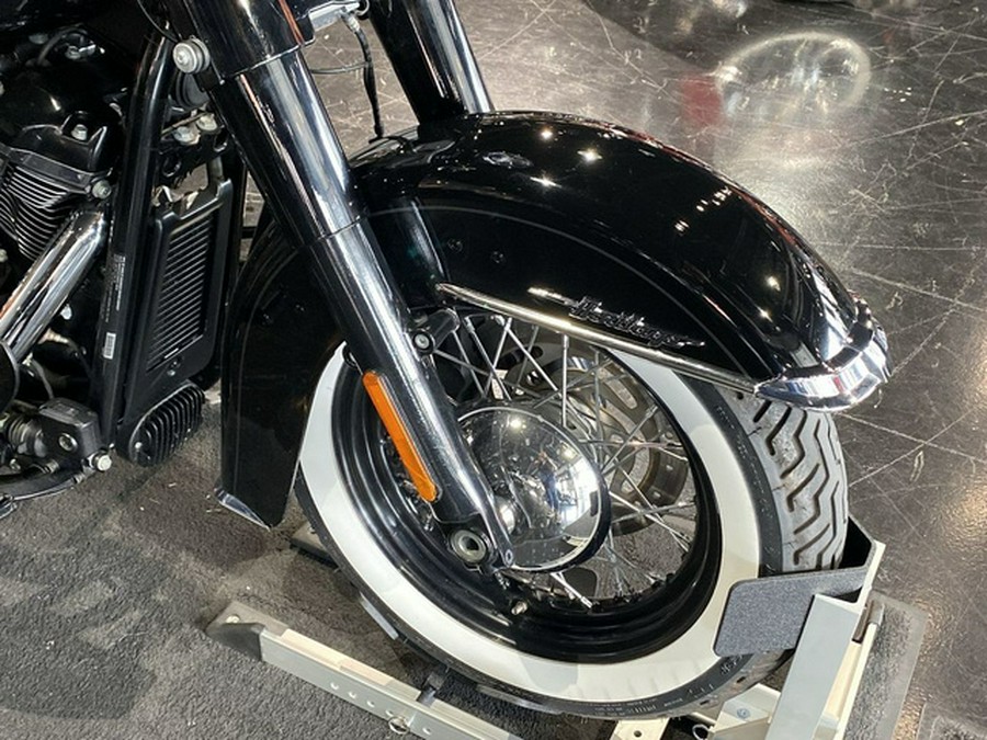 2019 Harley-Davidson Softail FLHC - Heritage Classic