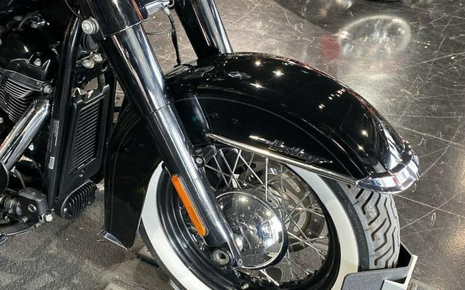 2019 Harley-Davidson Softail FLHC - Heritage Classic