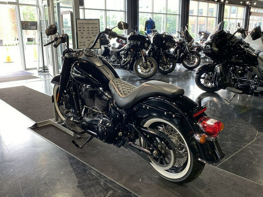 2019 Harley-Davidson Softail FLHC - Heritage Classic