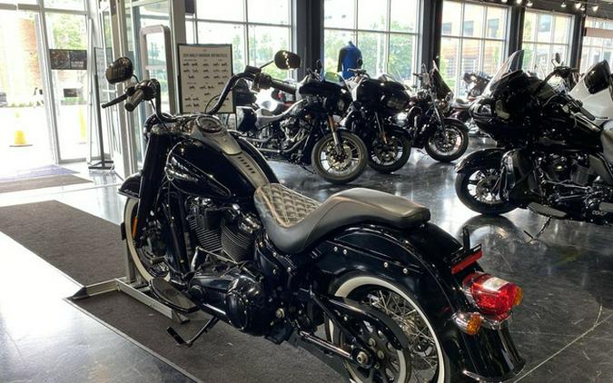 2019 Harley-Davidson Softail FLHC - Heritage Classic