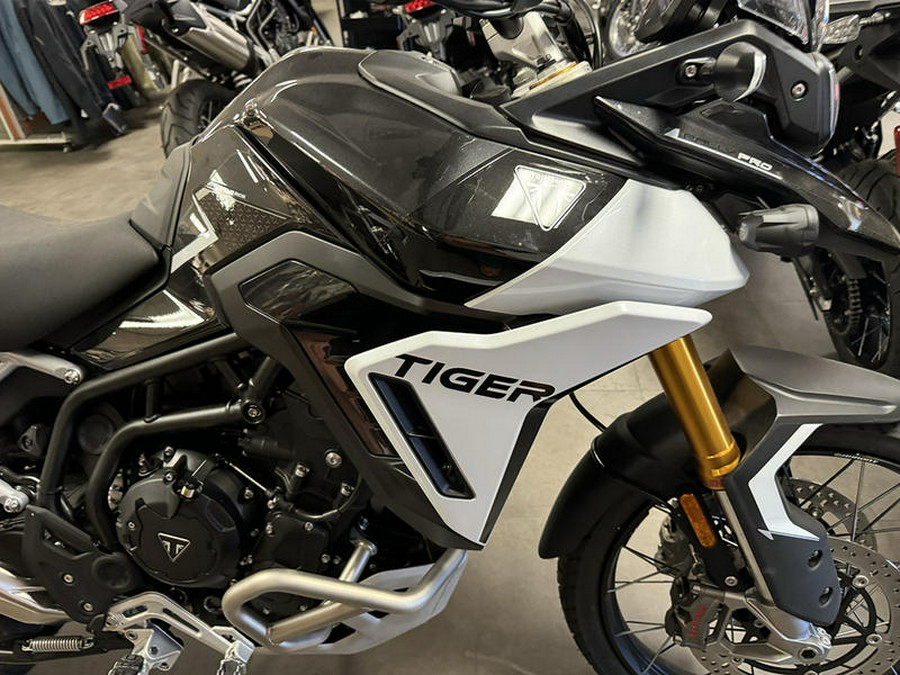 2025 Triumph Tiger 900 Rally Pro Carbon Black / Sapphire Black