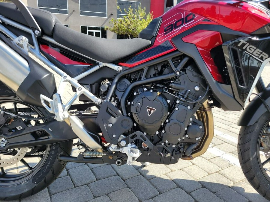 2025 Triumph Tiger 900 GT Pro Carnival Red / Sapphire Black