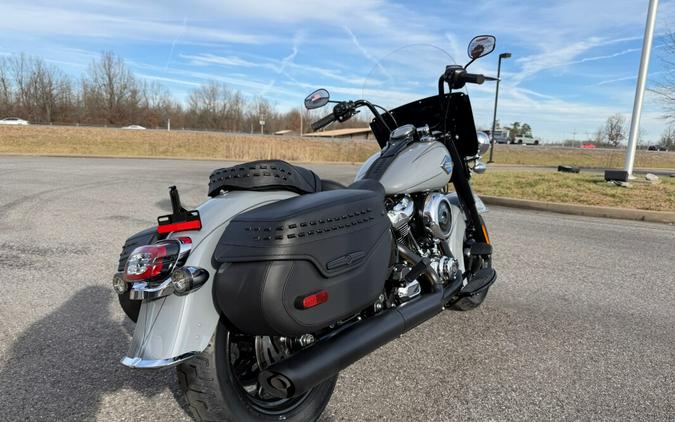 2026 Harley-Davidson® Heritage Classic Dark Billiard Gray - Black w/Cast Wheels