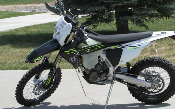 2026 Triumph TF 250-E Jet Black/Pure White 250-E