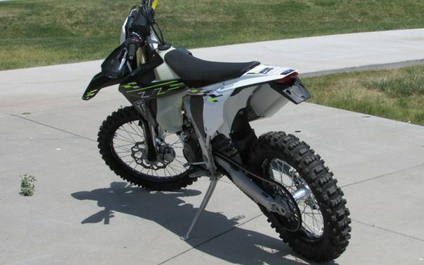 2026 Triumph TF 250-E Jet Black/Pure White 250-E