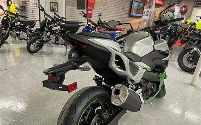 2024 Kawasaki Z7 Hybrid ABS