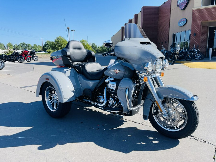 2024 Harley-Davidson Tri Glide Ultra FLHTCUTG