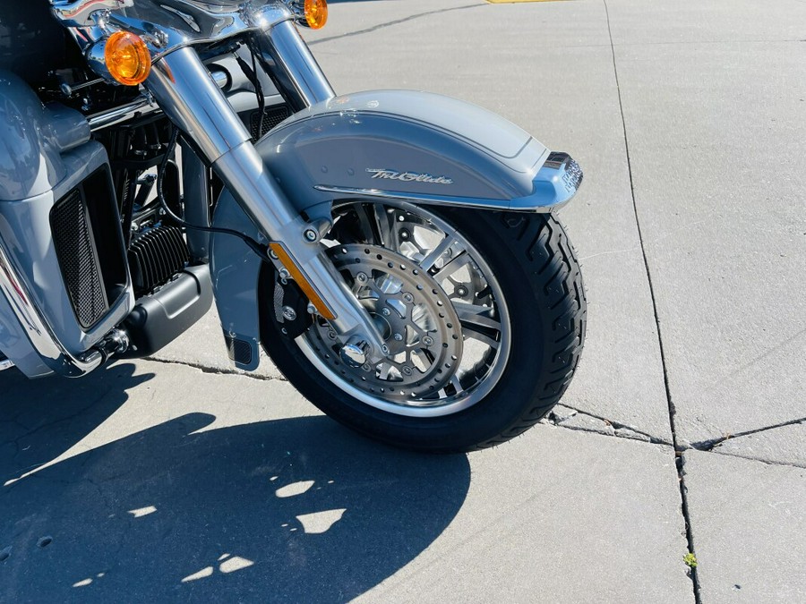 2024 Harley-Davidson Tri Glide Ultra FLHTCUTG