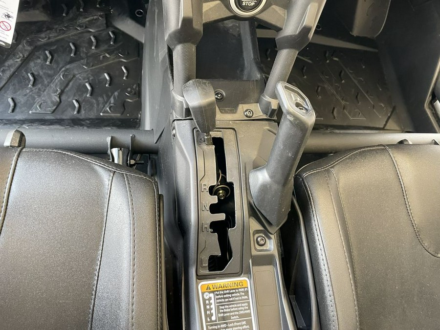 2025 Can-Am MAVERICK X3 DS TURBO FIERY RED/HYPER SILVER