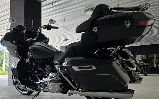 2026 Harley-Davidson® Road Glide Limited Iron Horse Metallic Chrome Trim