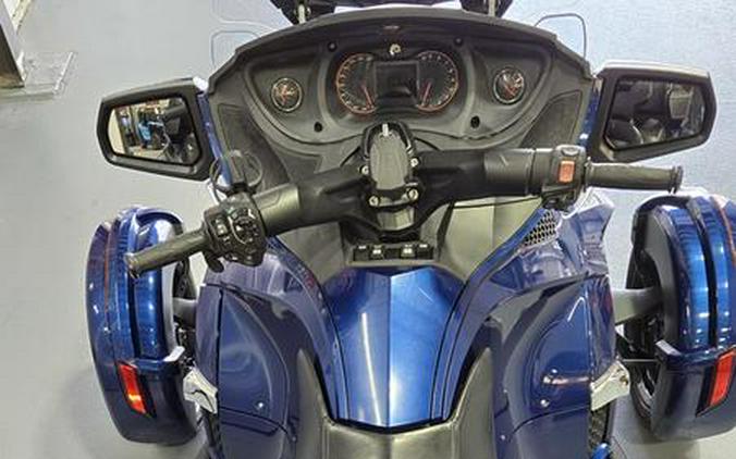 2016 Can-Am® Spyder® RT-S 6-Speed Manual (SM6)