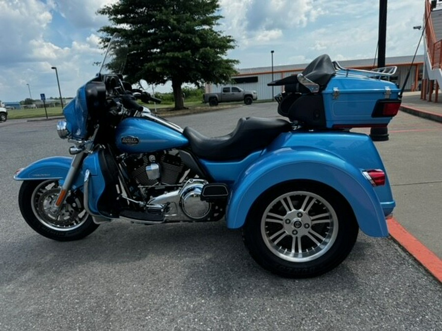 2011 Harley-Davidson Tri Glide Ultra Classic® Cool Blue Pearl