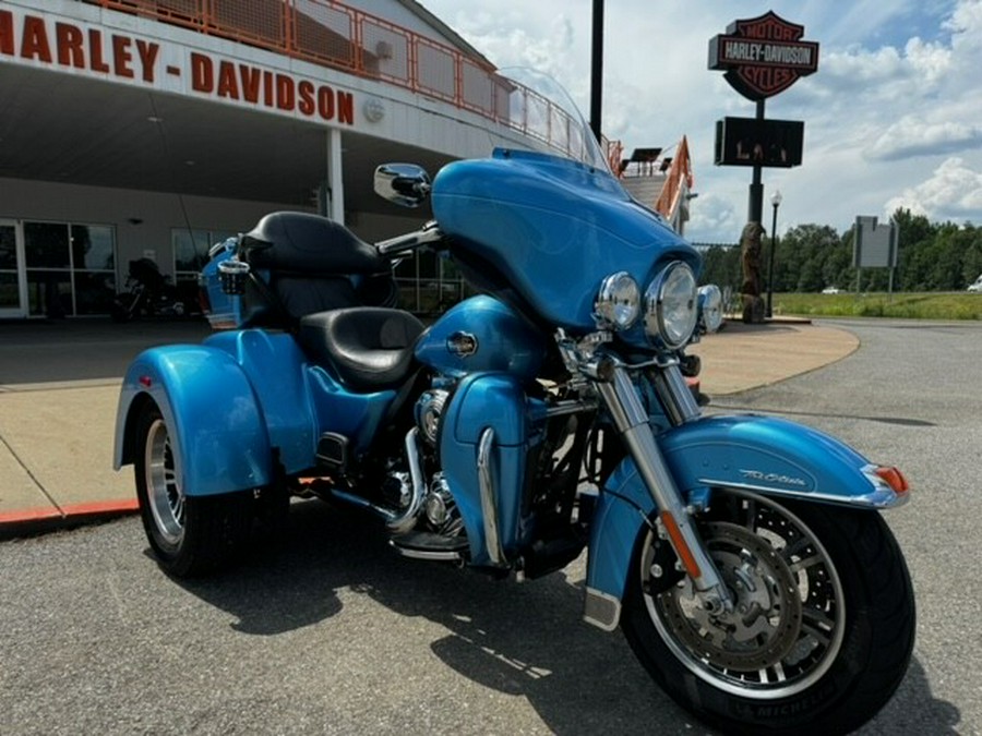 2011 Harley-Davidson Tri Glide Ultra Classic® Cool Blue Pearl