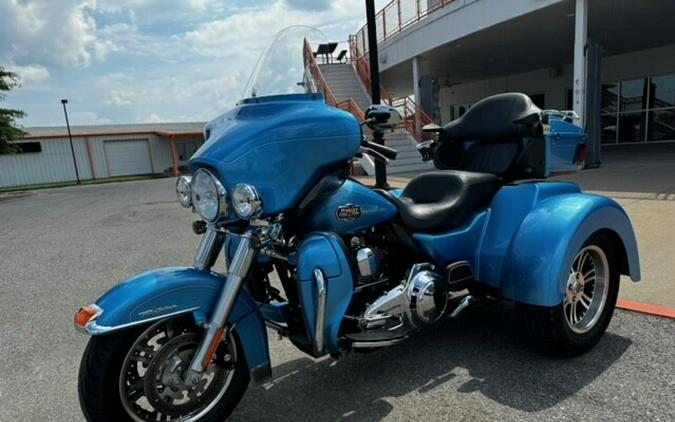 2011 Harley-Davidson Tri Glide Ultra Classic® Cool Blue Pearl