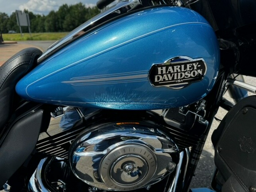 2011 Harley-Davidson Tri Glide Ultra Classic® Cool Blue Pearl