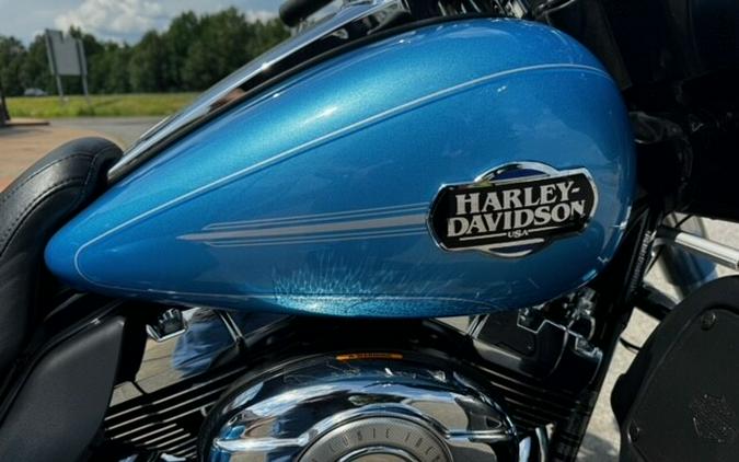 2011 Harley-Davidson Tri Glide Ultra Classic® Cool Blue Pearl