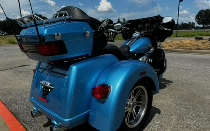 2011 Harley-Davidson Tri Glide Ultra Classic® Cool Blue Pearl