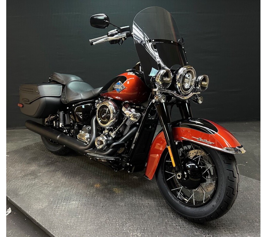 Harley-Davidson Heritage Classic 2025 FLHC WHISKY FIRE/ BLK