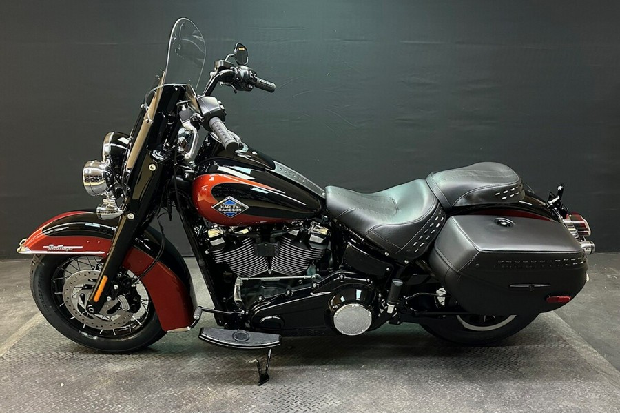 Harley-Davidson Heritage Classic 2025 FLHC WHISKY FIRE/ BLK