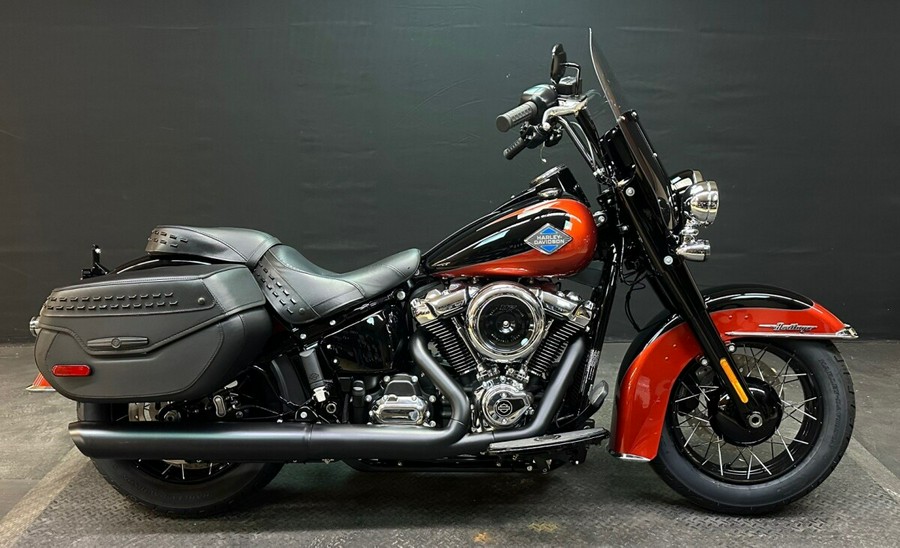 Harley-Davidson Heritage Classic 2025 FLHC WHISKY FIRE/ BLK