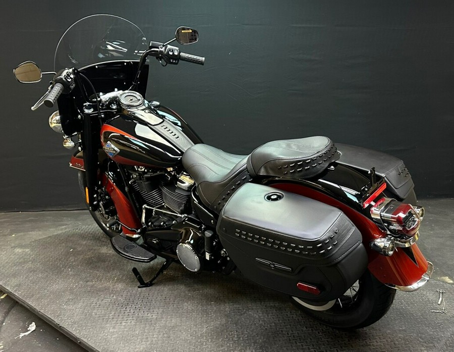 Harley-Davidson Heritage Classic 2025 FLHC WHISKY FIRE/ BLK