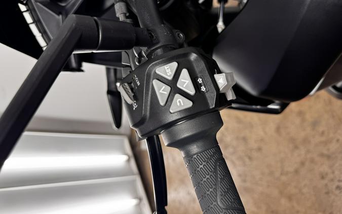 2024 KTM 890 SMT - 879685