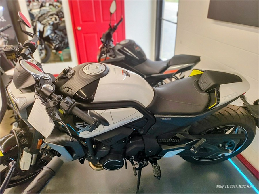 2022 CFMOTO 700 CL-X SPORT