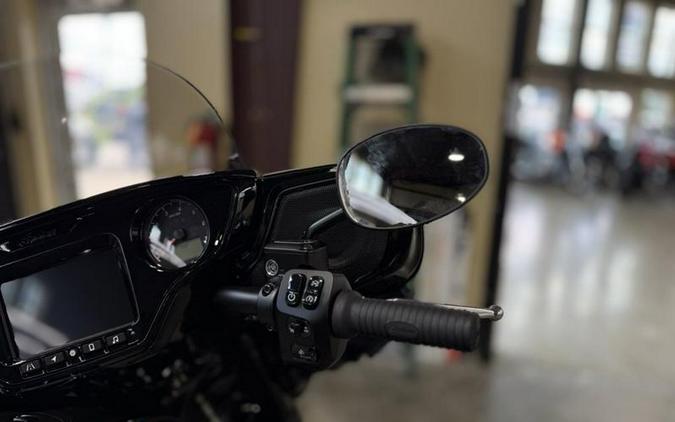 2025 Indian Motorcycle® Roadmaster® PowerPlus Dark Horse® 112 Black Smoke