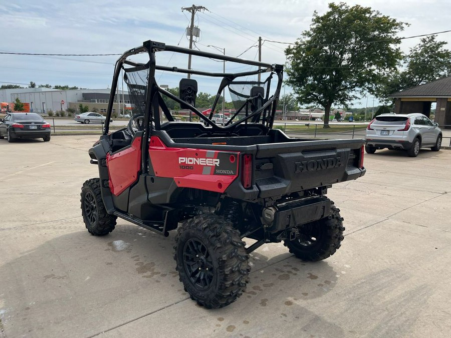 2025 Honda Pioneer 1000 Deluxe