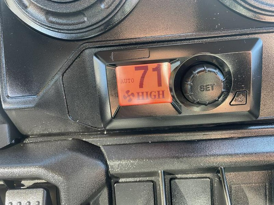 2026 Can-Am® Defender MAX DPS CAB HD10