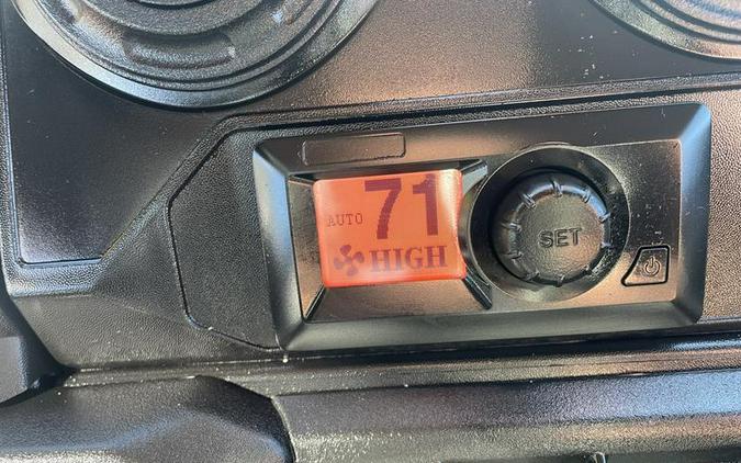 2026 Can-Am® Defender MAX DPS CAB HD10