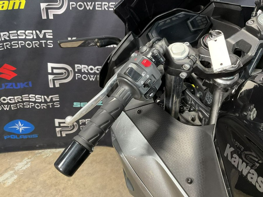 2025 Kawasaki Ninja® 500 ABS Passion Red/Metallic Flat Spark Black
