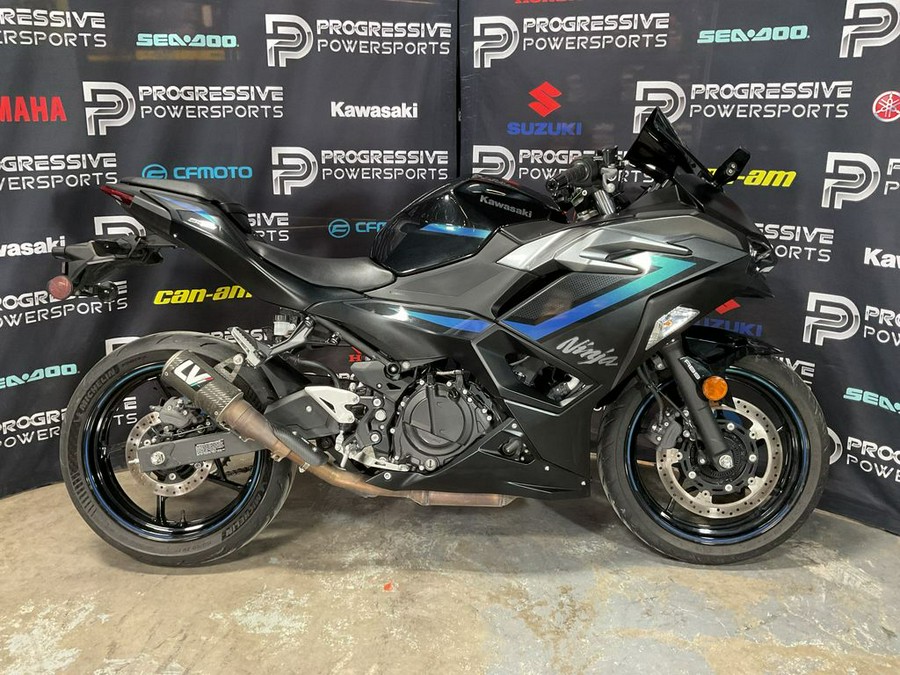 2025 Kawasaki Ninja® 500 ABS Passion Red/Metallic Flat Spark Black