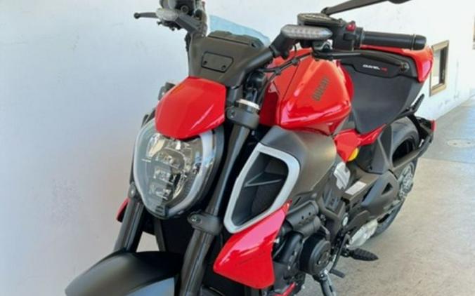 2024 Ducati Diavel V4 Red