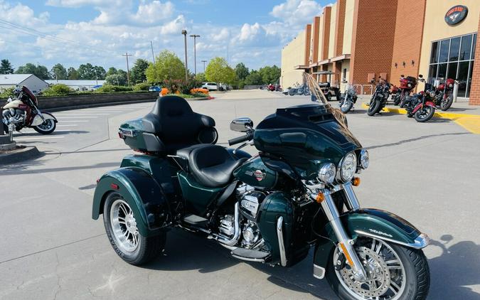 2024 Harley-Davidson Tri Glide Ultra FLHTCUTG