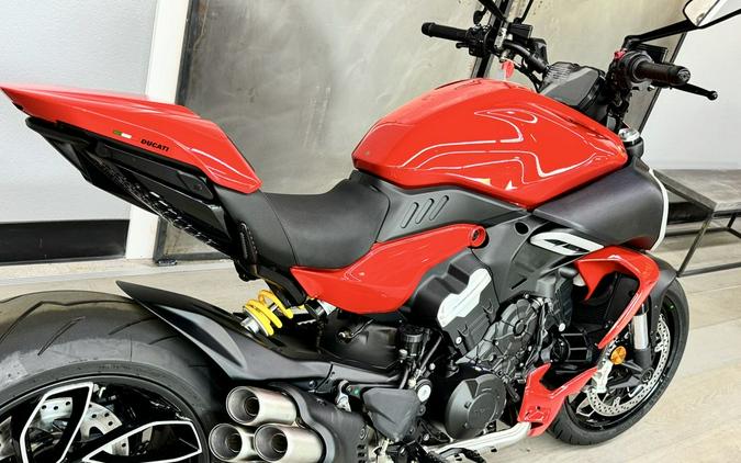 2024 Ducati Diavel V4 Red