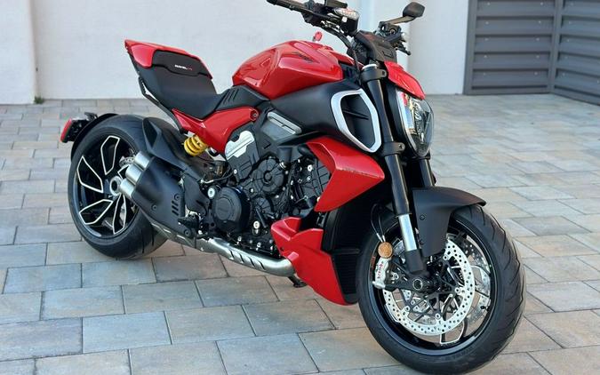 2024 Ducati Diavel V4 Red