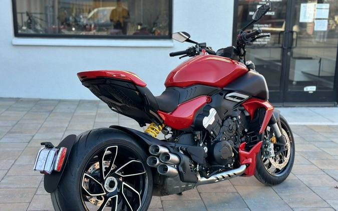 2024 Ducati Diavel V4 Red