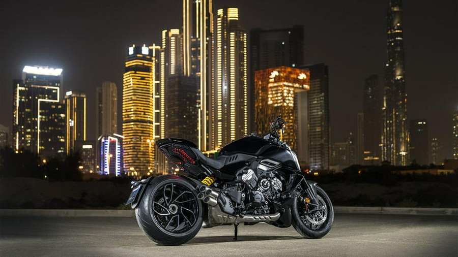 2024 Ducati Diavel V4 Black