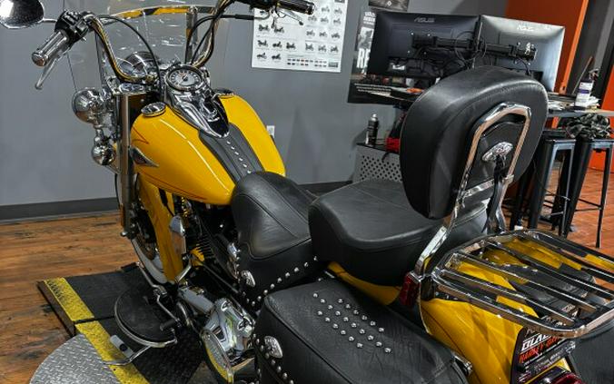 2011 Harley-Davidson® Heritage Softail® Classic CHROME YELLOW W/PINSTRIPE