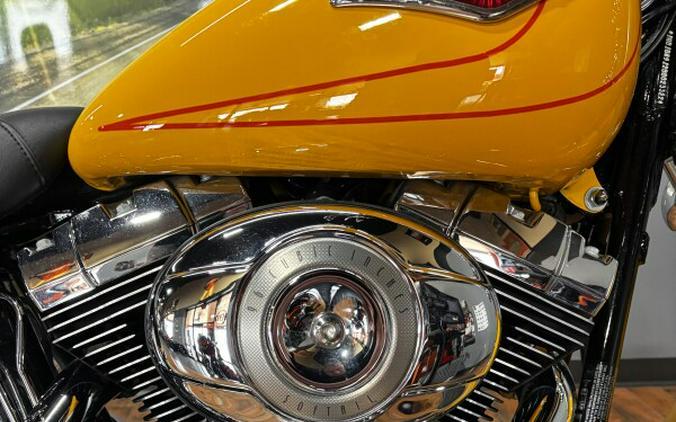 2011 Harley-Davidson® Heritage Softail® Classic CHROME YELLOW W/PINSTRIPE