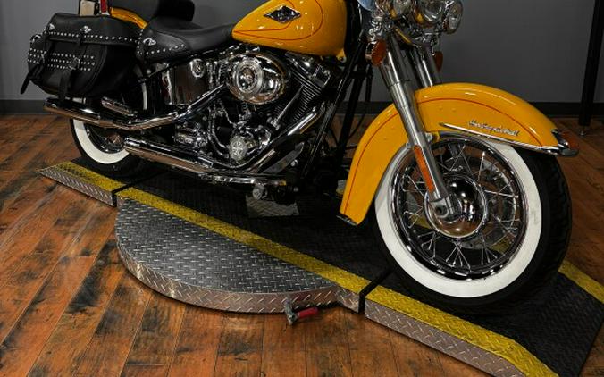 2011 Harley-Davidson® Heritage Softail® Classic CHROME YELLOW W/PINSTRIPE