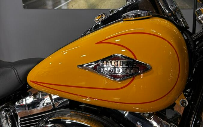 2011 Harley-Davidson® Heritage Softail® Classic CHROME YELLOW W/PINSTRIPE