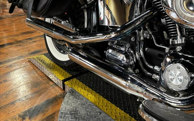 2011 Harley-Davidson® Heritage Softail® Classic CHROME YELLOW W/PINSTRIPE