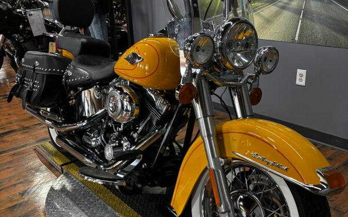 2011 Harley-Davidson® Heritage Softail® Classic CHROME YELLOW W/PINSTRIPE
