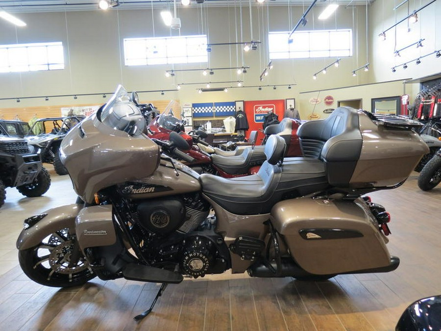 2022 Indian Motorcycle® Roadmaster® Dark Horse® Polished Bronze