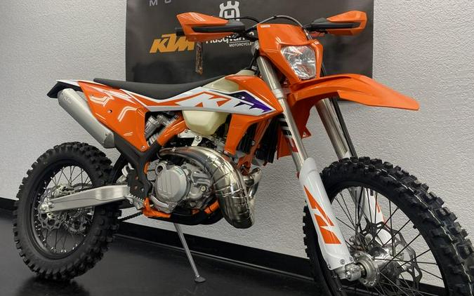 FIRST LOOK! KTM INTRODUCES 2024 KTM 300XC-W HARD-ENDURO MODEL