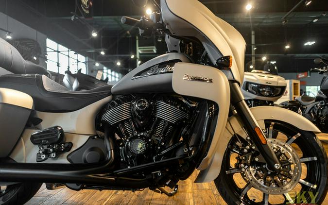 2023 Indian Roadmaster Dark Horse Silver Quartz Smoke